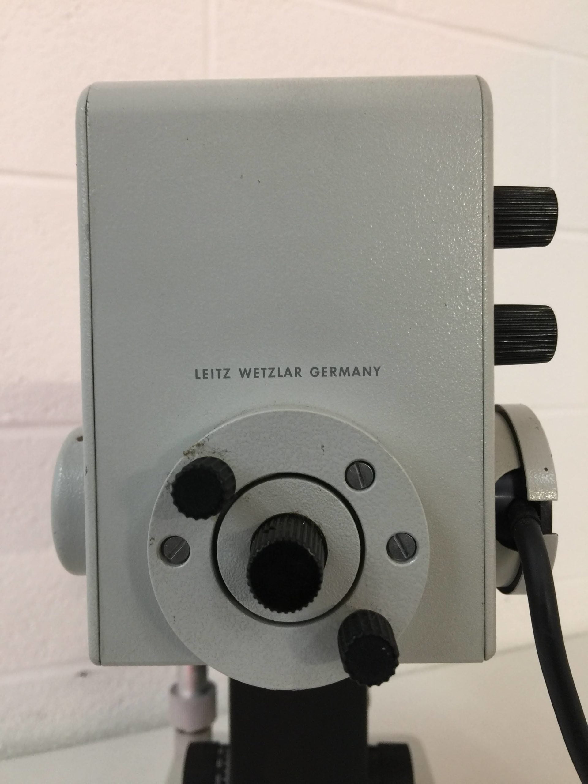 leitz laborlux 12 microscope with uv lightbox