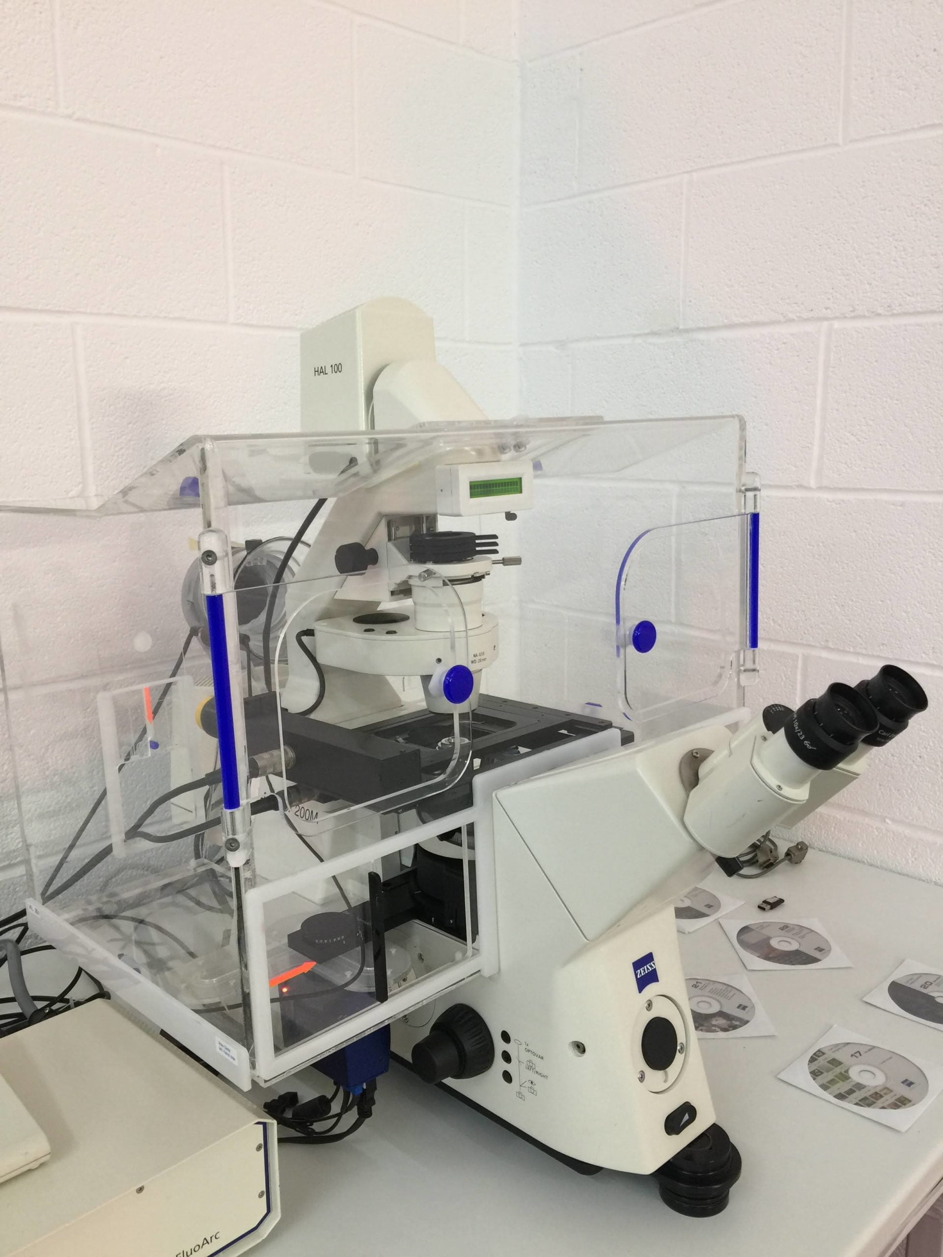 zeiss axiovert 200m inverted fluorescence microscope with co2 incubation system