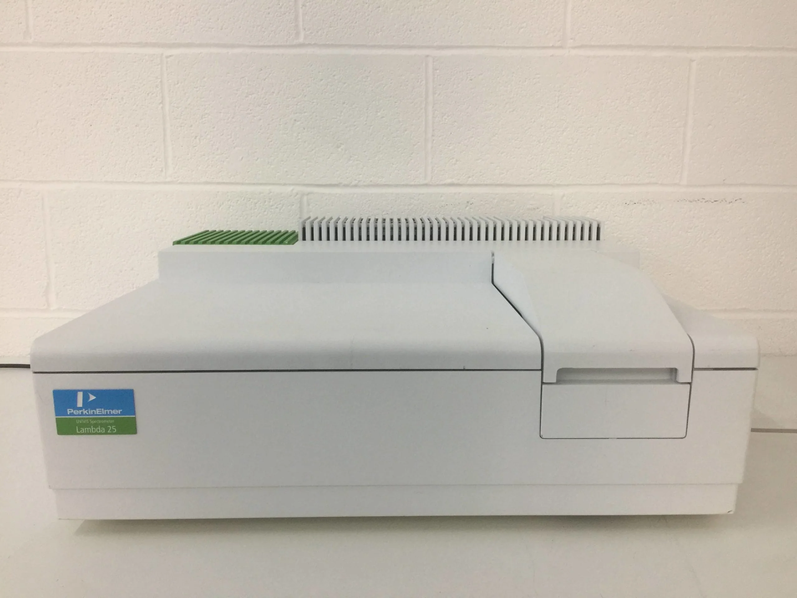 perkin elmer uv/vis spectrophotometer lambda 25