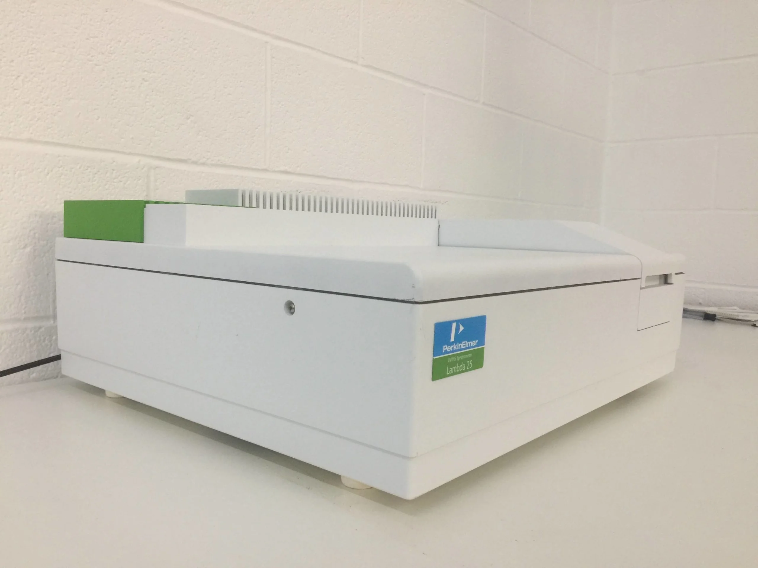 perkin elmer uv/vis spectrophotometer lambda 25