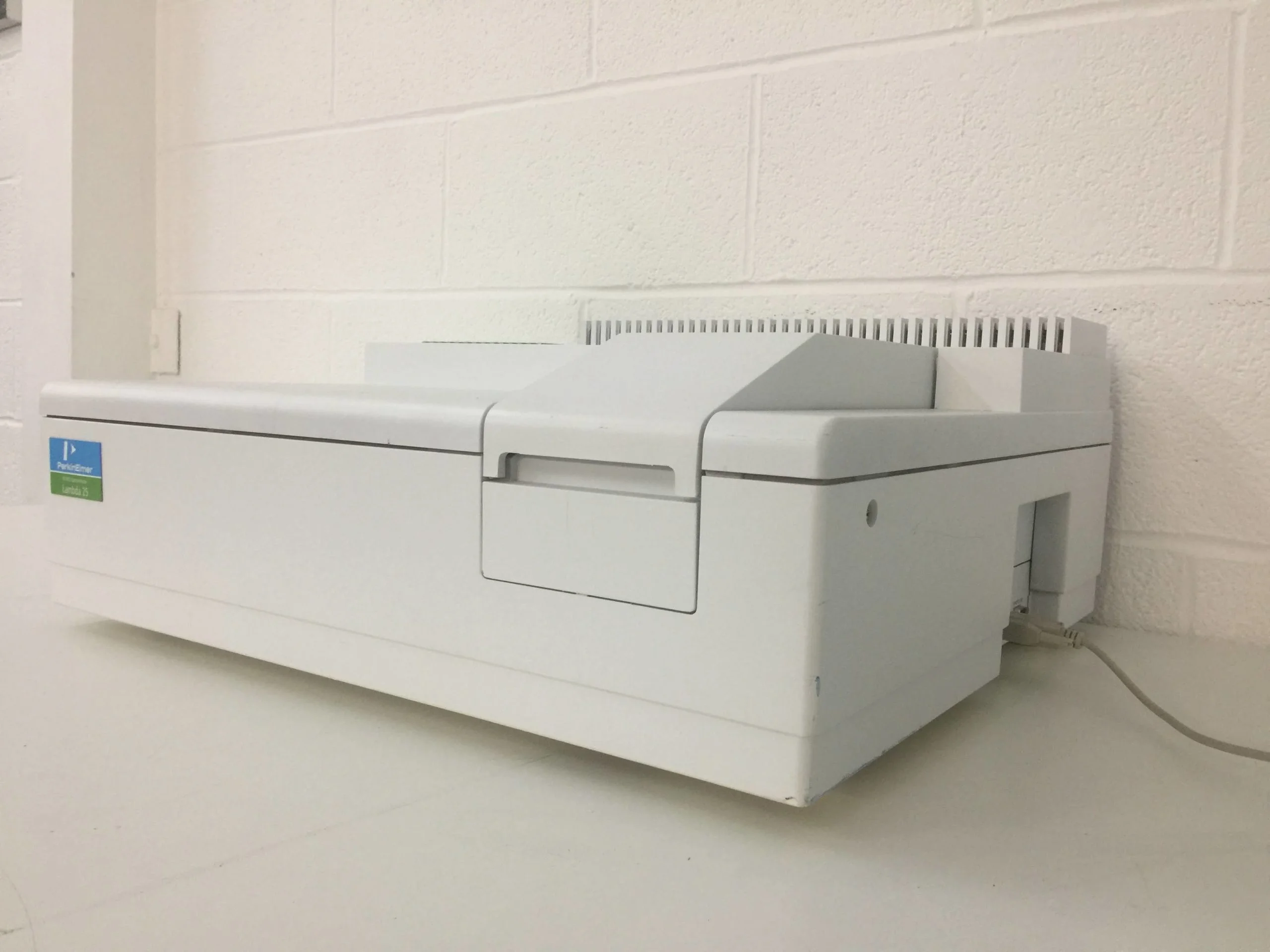 perkin elmer uv/vis spectrophotometer lambda 25