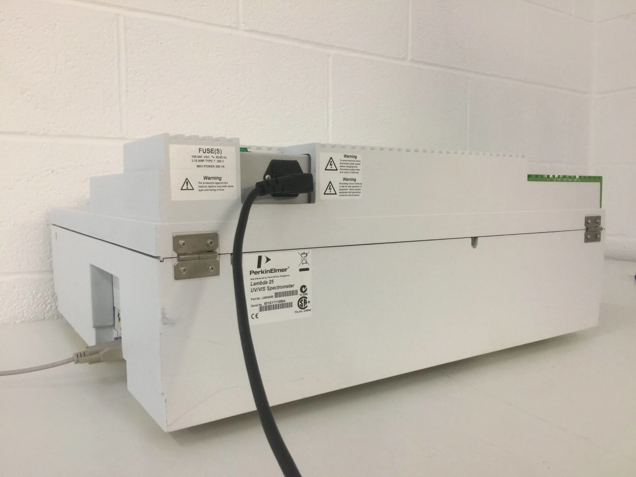 perkin elmer uv/vis spectrophotometer lambda 25