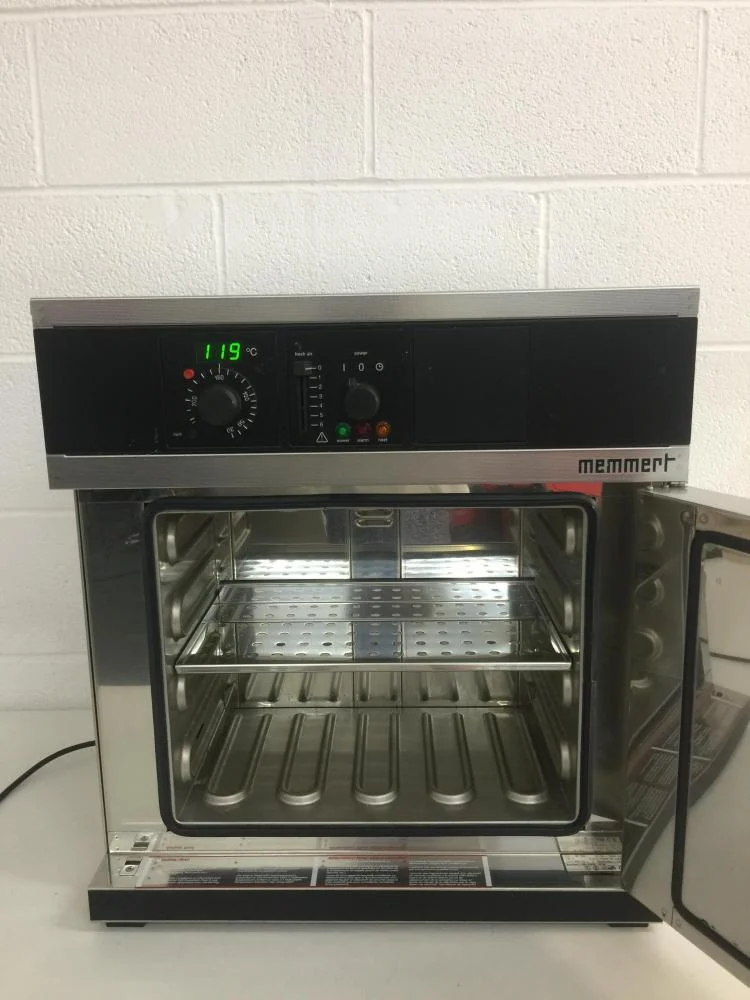 Memmert Drying Oven UM 200
