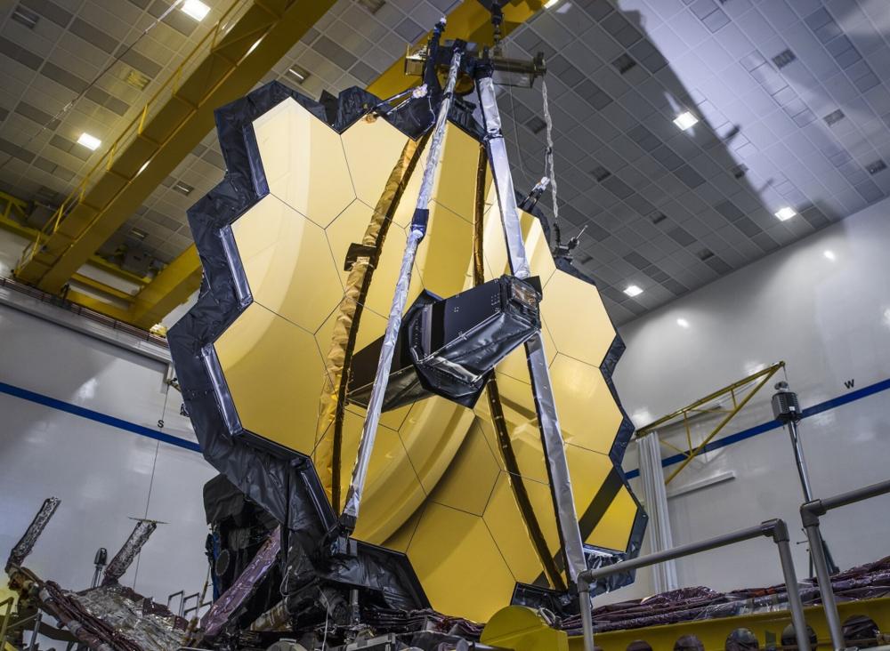 James Webb Space Telescope s primary mirror unfolded pillars