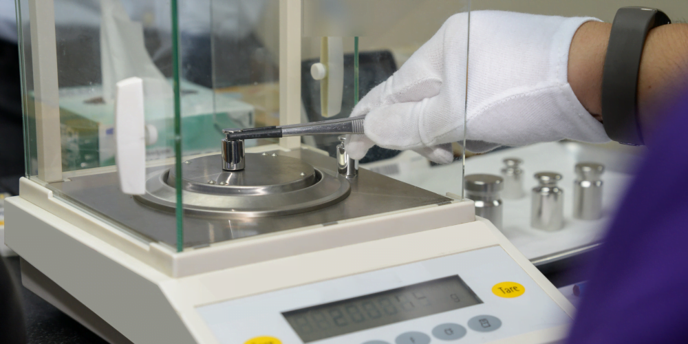Calibrating an analytical balance