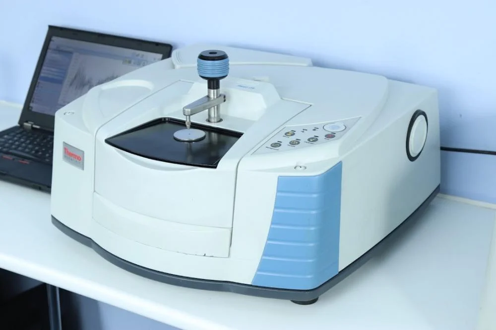 Perking Elmer is10 FT-IR instrument with laptop