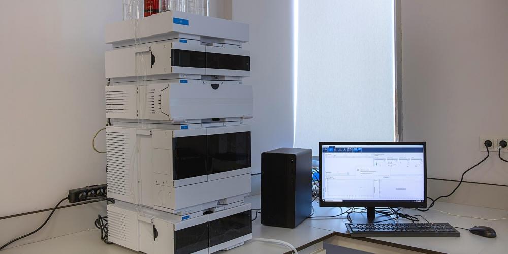 HPLC system and computer in a laboratory