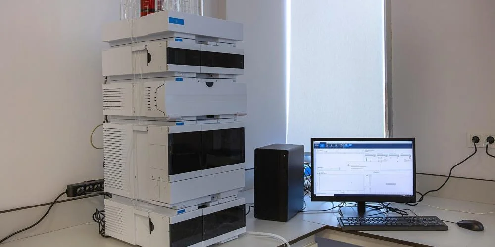 HPLC system and computer in a laboratory