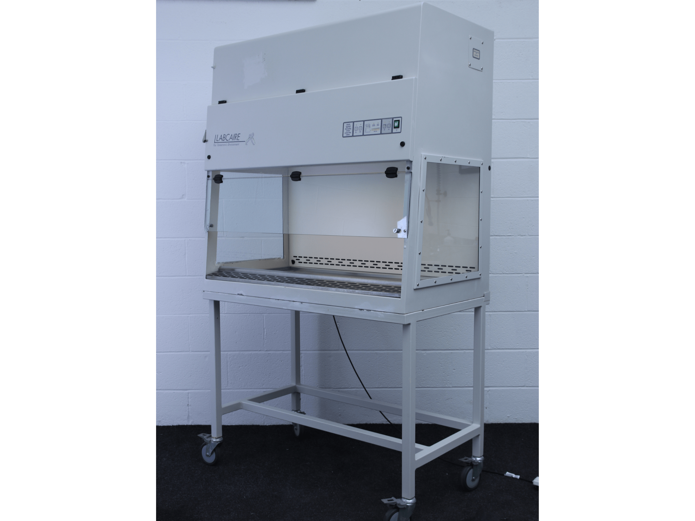 Labcaire VLF-R Re-circulating Vertical Laminar Flow Cabinet