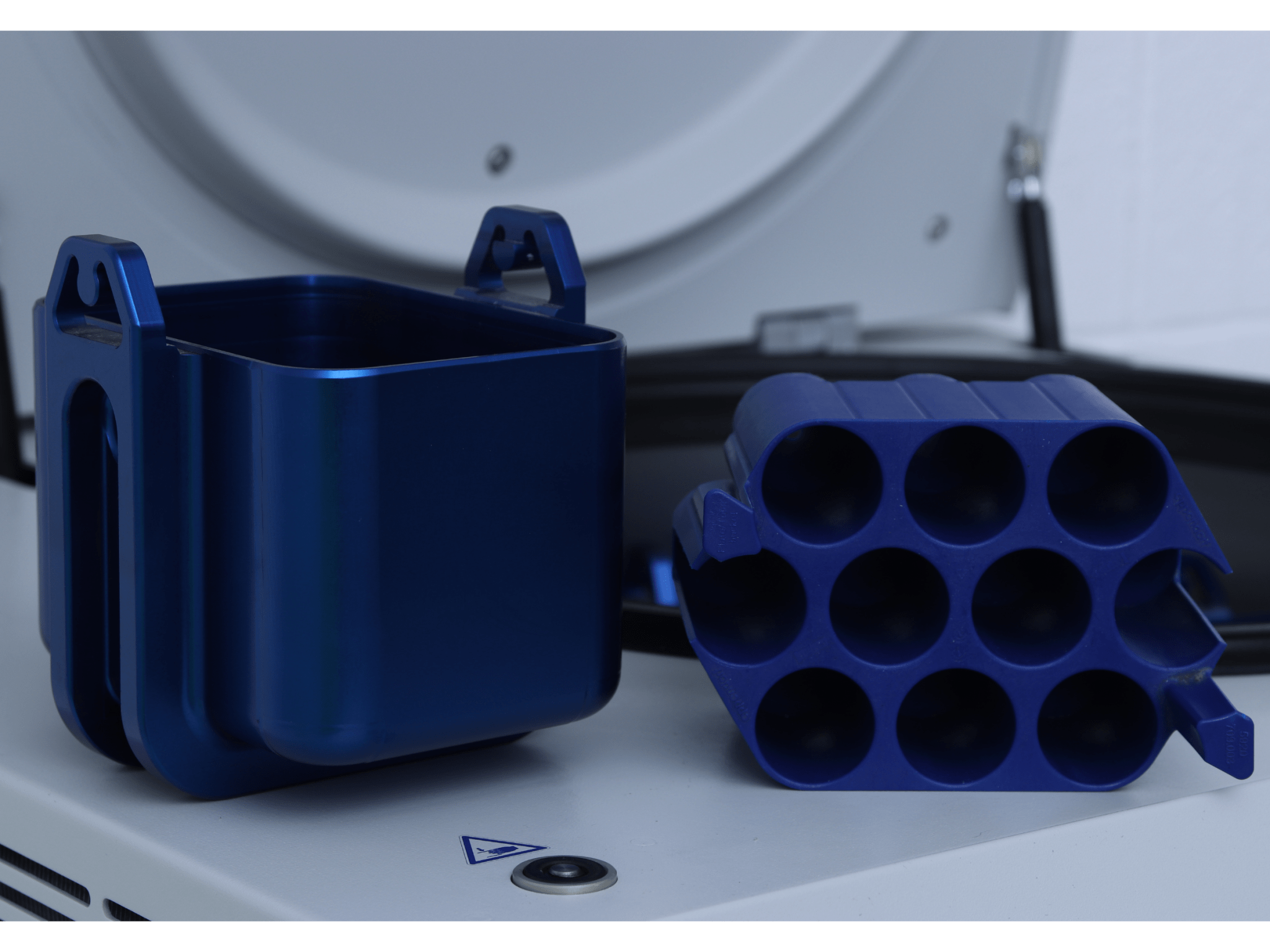 Eppendorf 5920 R Centrifuge with S4x1000 Rotor and Buckets Richmond