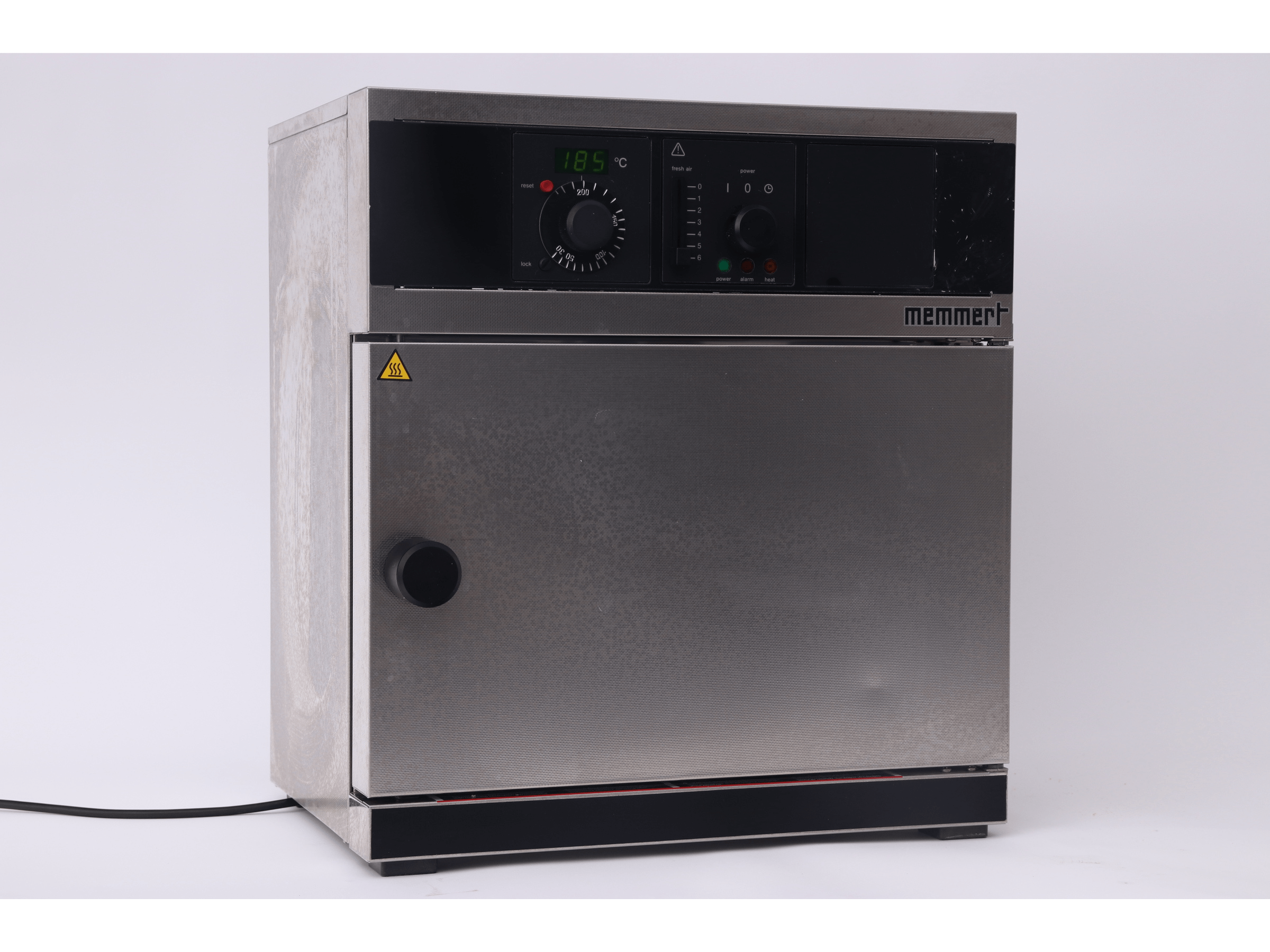 Memmert UM100 Incubator