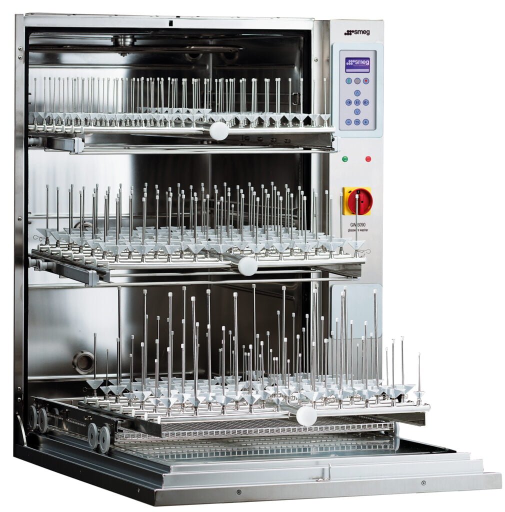 Glassware washer with rack for tall tubes
