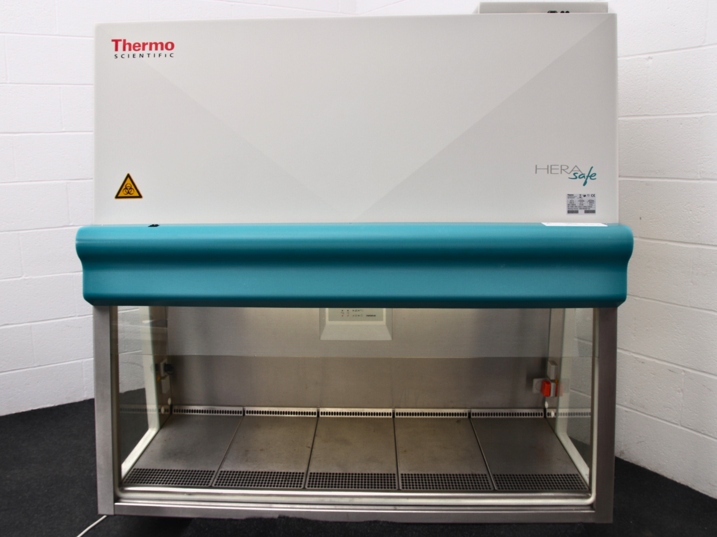 Thermo Scientific KS 15 Herasafe Safety Cabinet with main light switched on