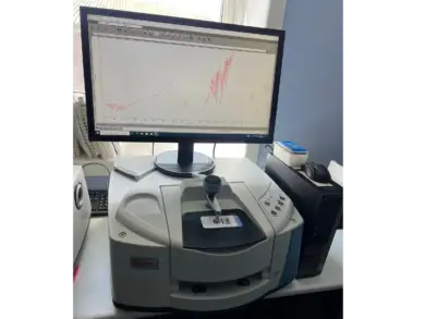 Thermo Nicolet IS10 FTIR Spectrometer spectra screen