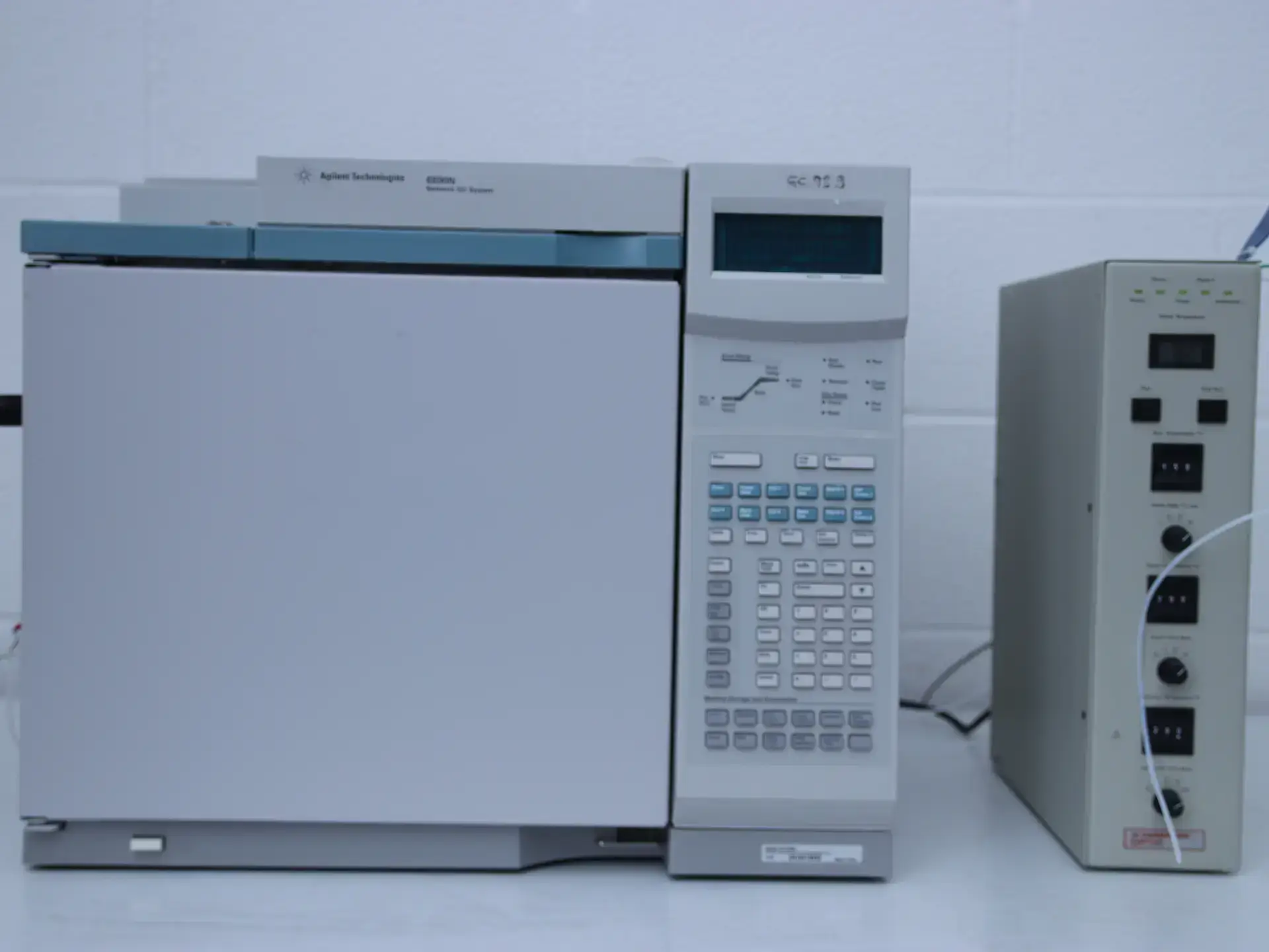 Agilent 6890N Net Gas Chromatograph