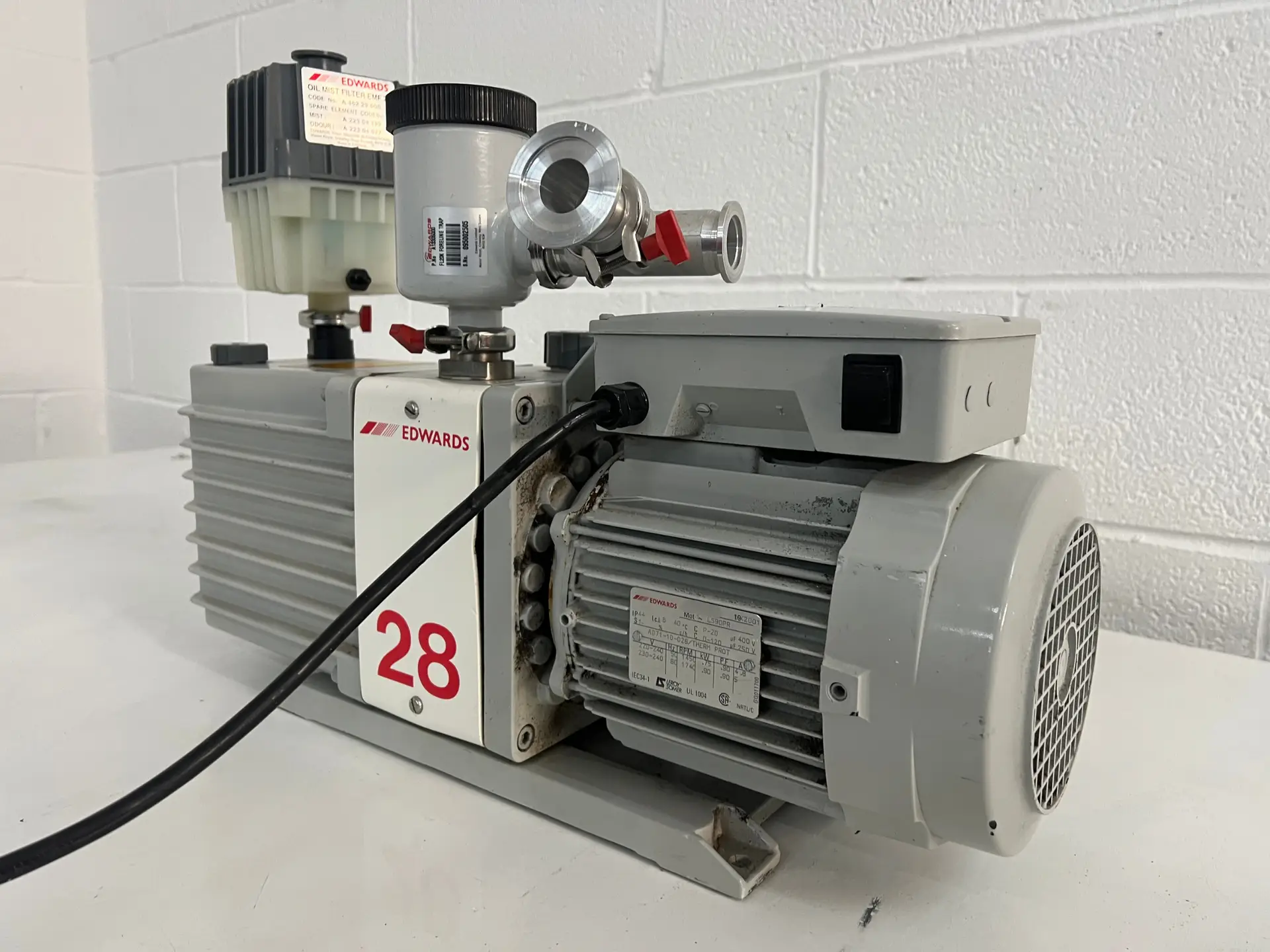 Edwards E2M28 Vacuum Pump (1)