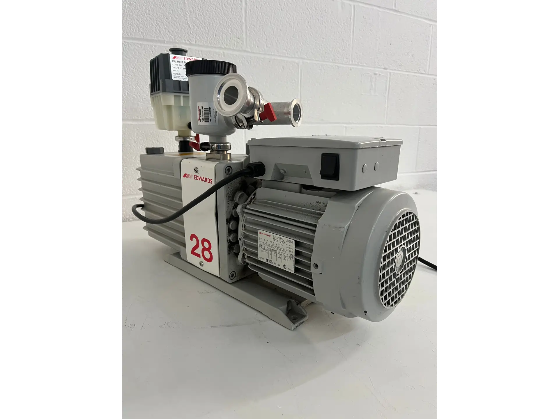 Edwards E2M28 Vacuum Pump (2)