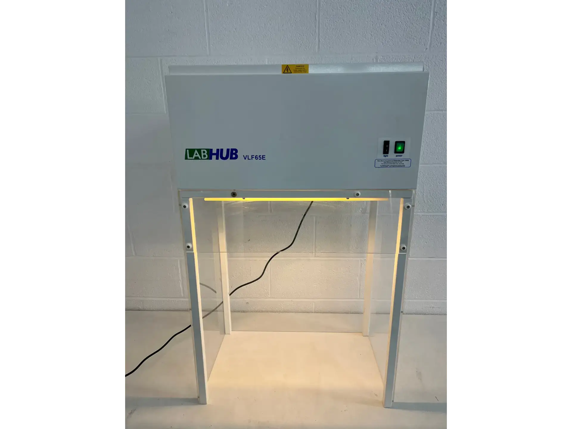 LABHUB VLF65E Vertical Laminar Flow Cabinet