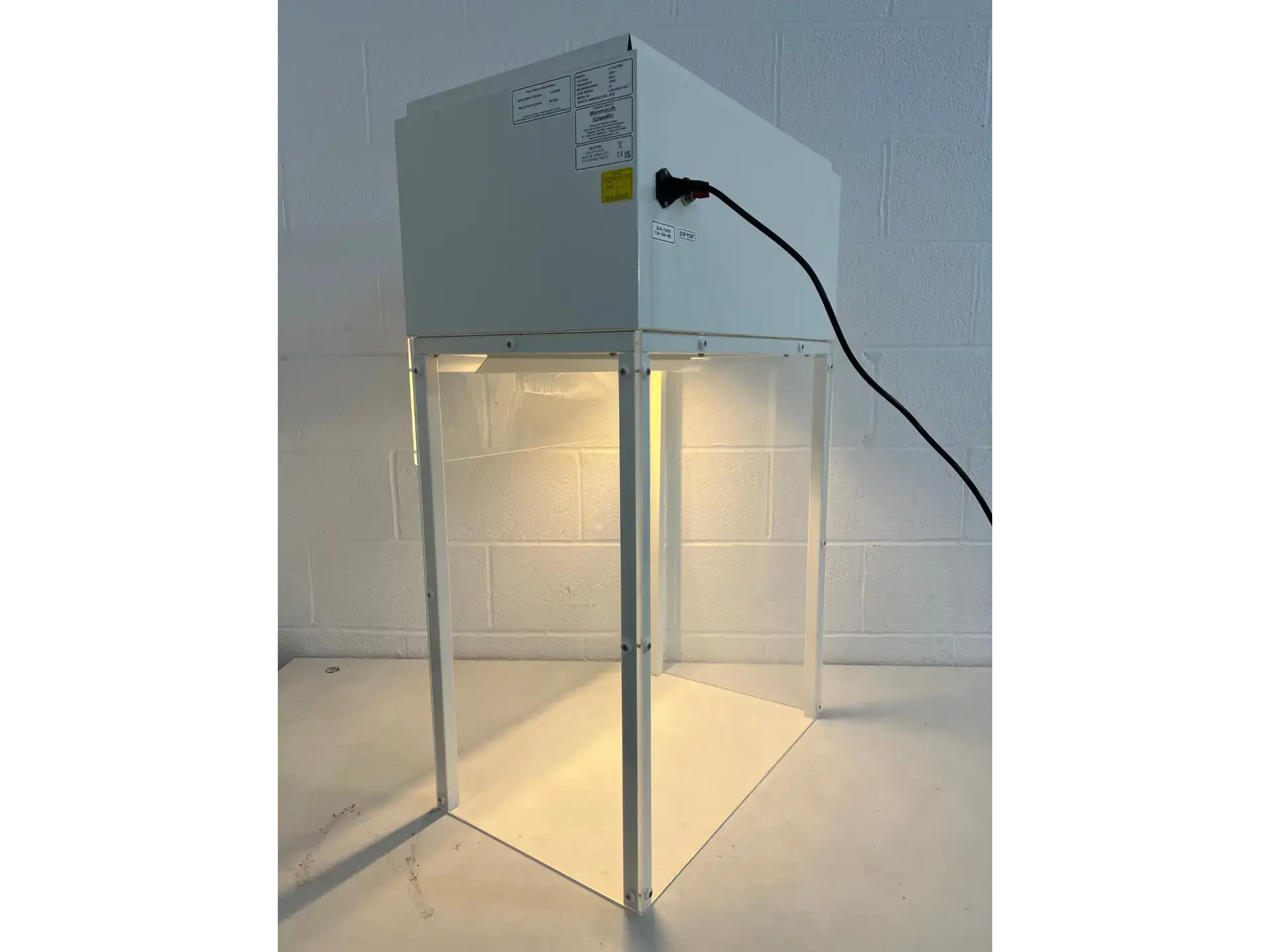 LABHUB VLF65E Vertical Laminar Flow Cabinet - Richmond Scientific