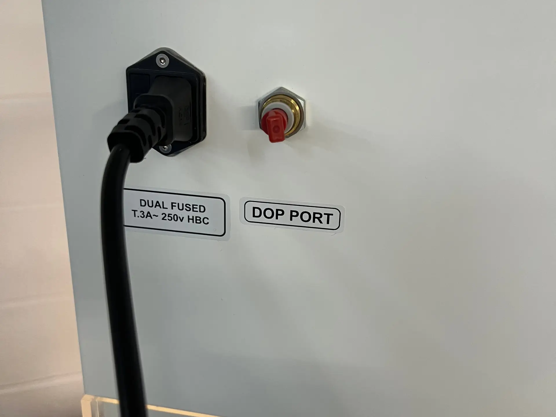 LABHUB VLF65E Vertical Laminar Flow Cabinet - Richmond Scientific