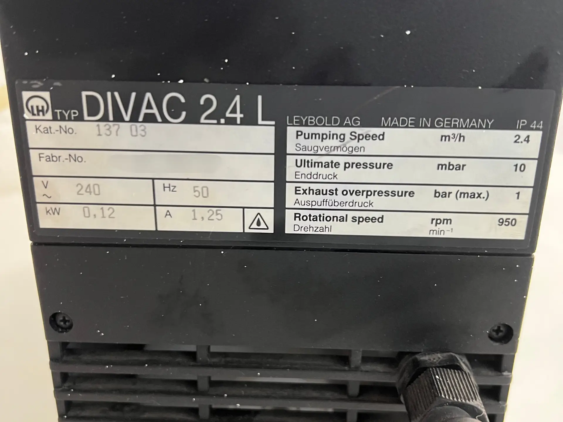 Leybold DIVAC 2.4 L Vacuum Pump (1)