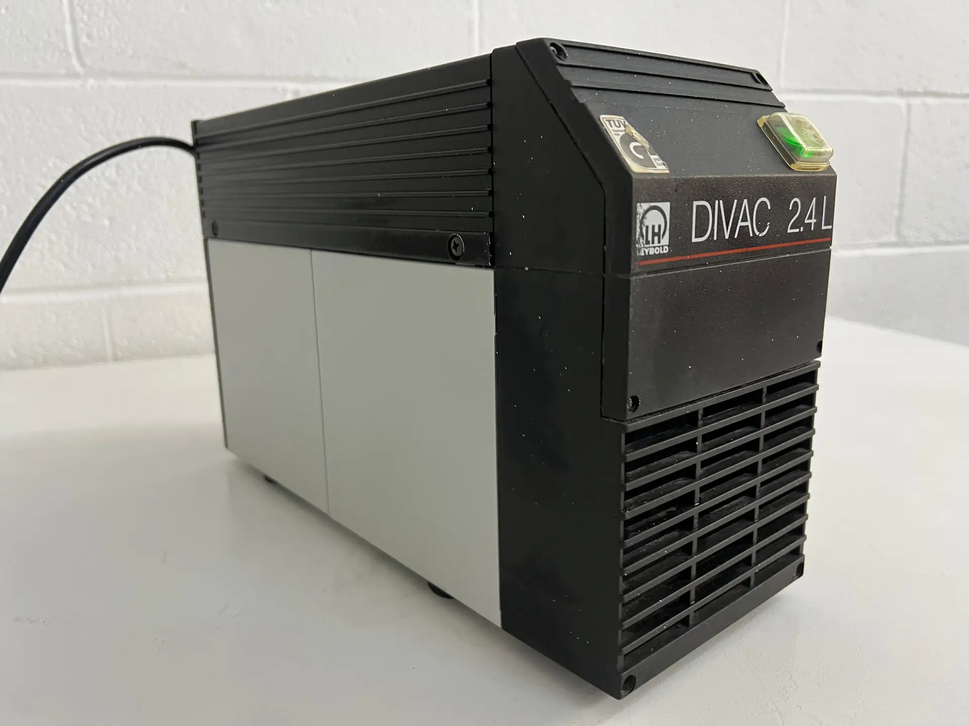 Leybold DIVAC 2.4 L Vacuum Pump (3)