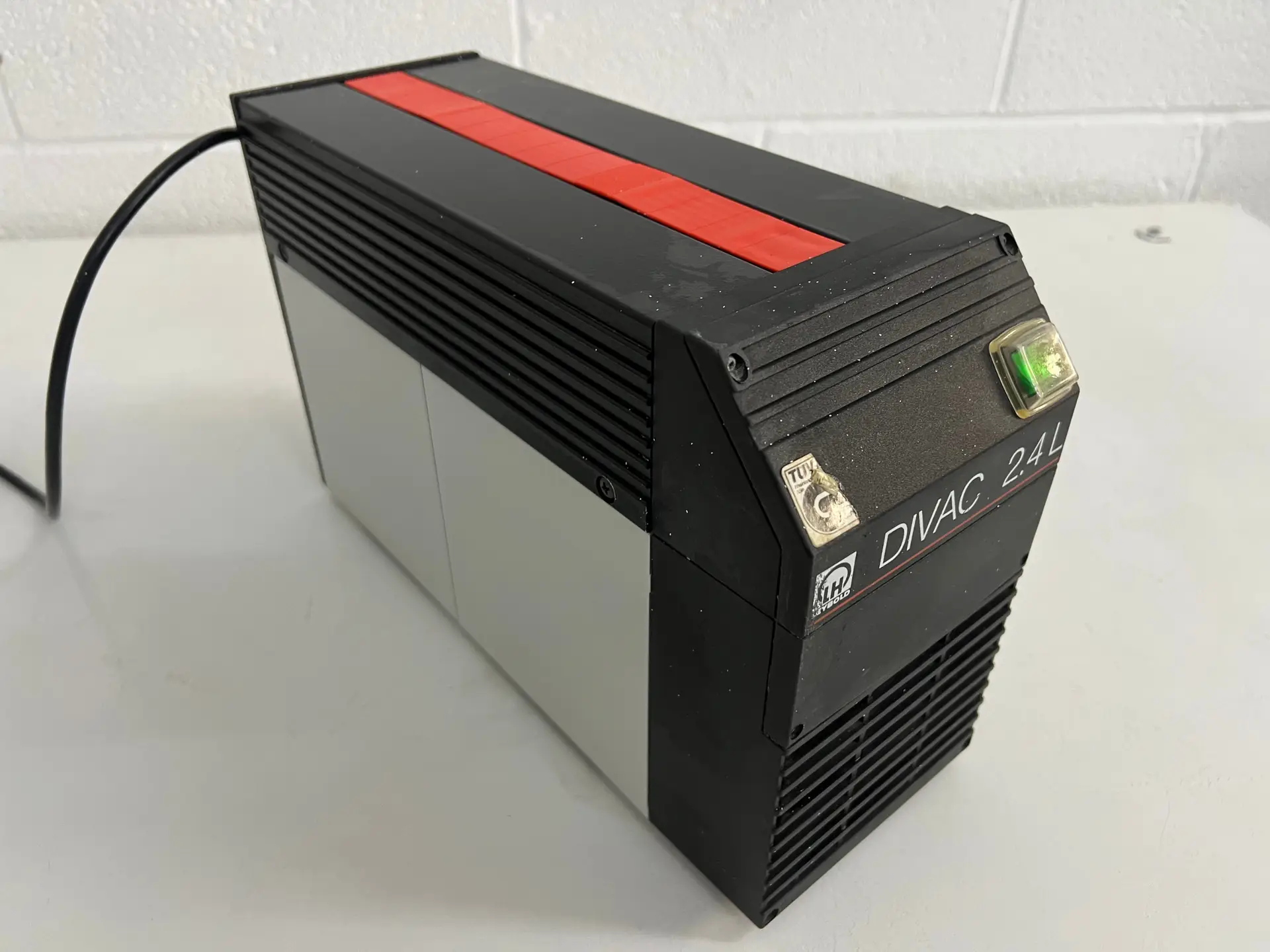 Leybold DIVAC 2.4 L Vacuum Pump (4)