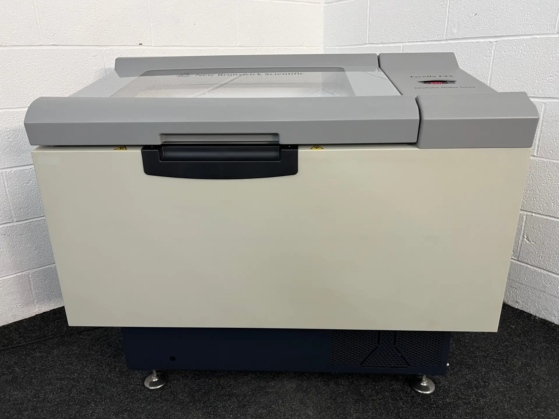 New Brunswick Excella E25 Incubating Shaker