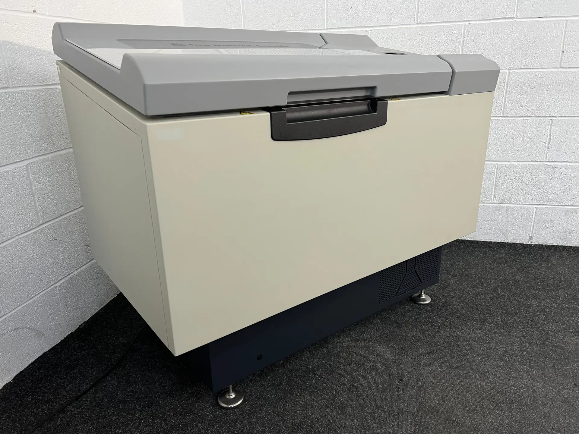 New Brunswick Excella 25 Incubating Shaker - SE25CN300268 (4)