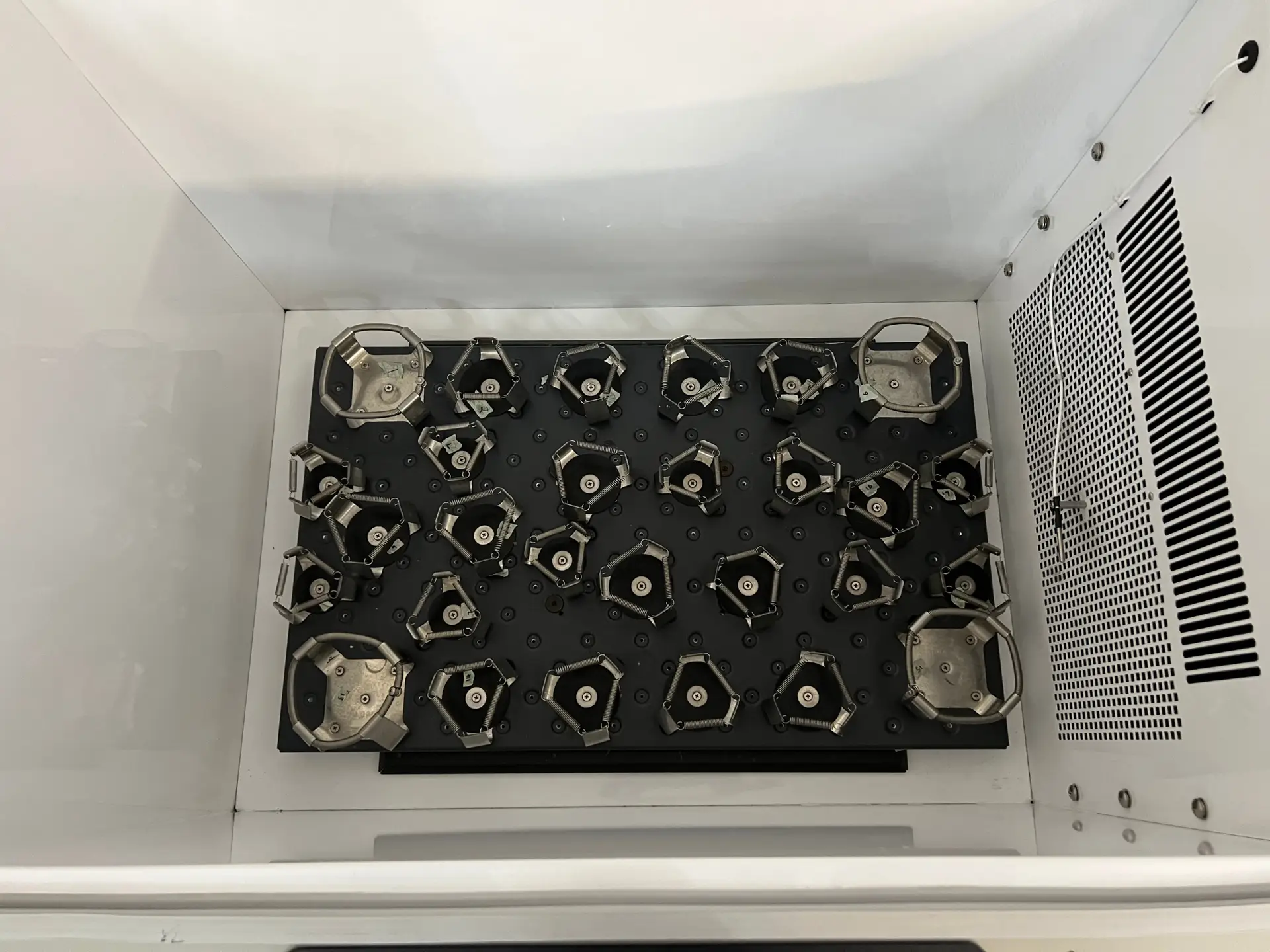 New Brunswick Excella 25 Incubating Shaker - SE25CN300268 (6)