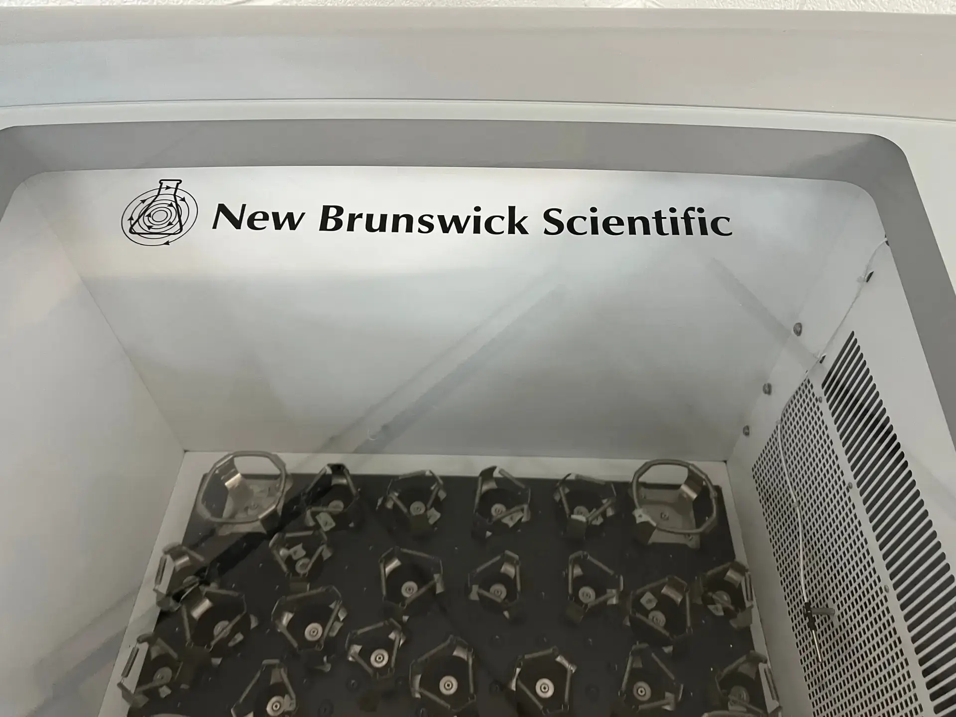 New Brunswick Excella 25 Incubating Shaker - SE25CN300268 (8)