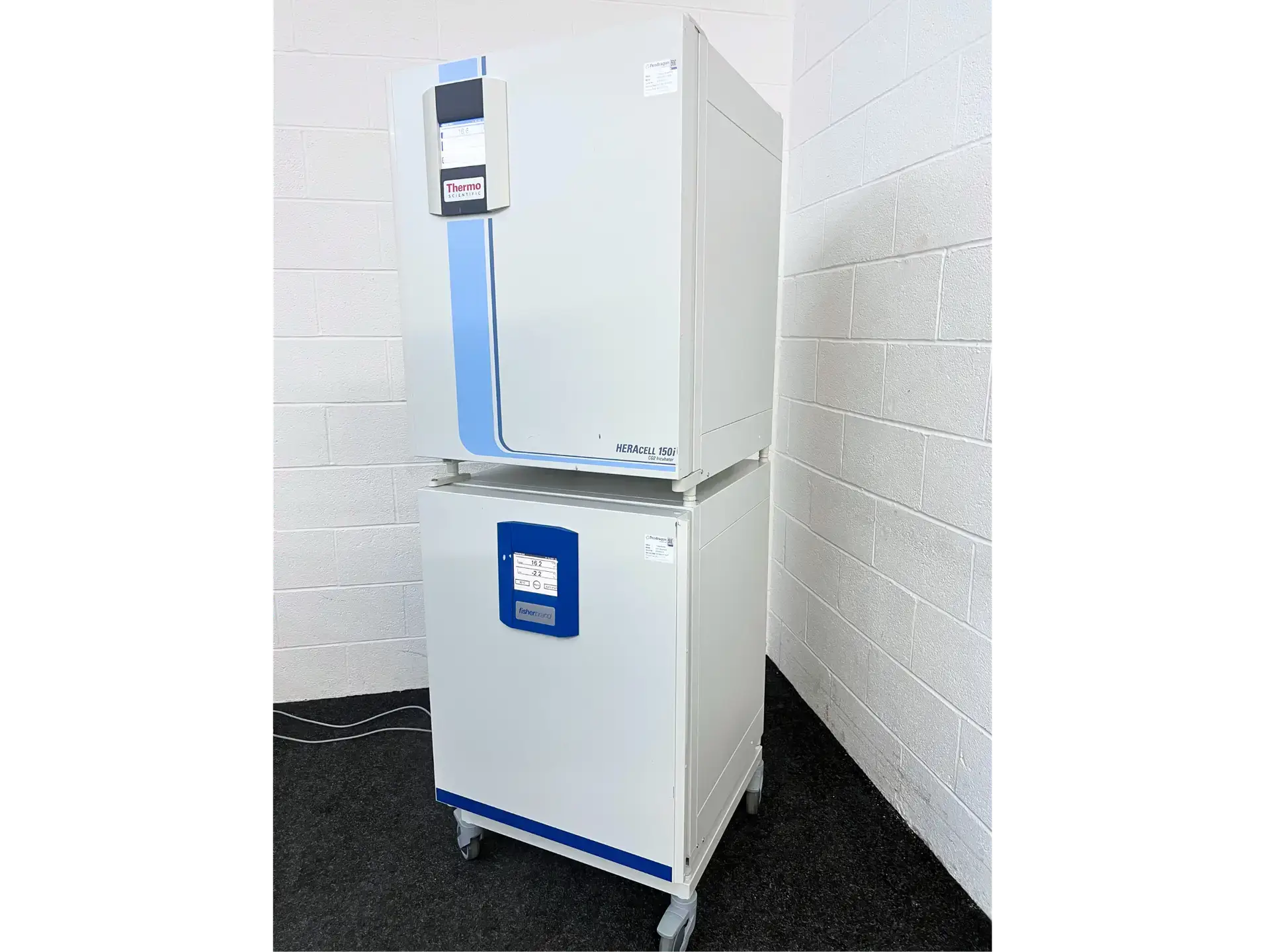 Fisherbrand CO2 incubator and Thermo Heracell 150i (13)