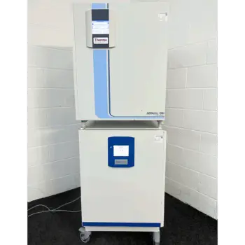 Fisherbrand CO2 incubator and Thermo Heracell 150i CO2 incubator with stacking kit (15)