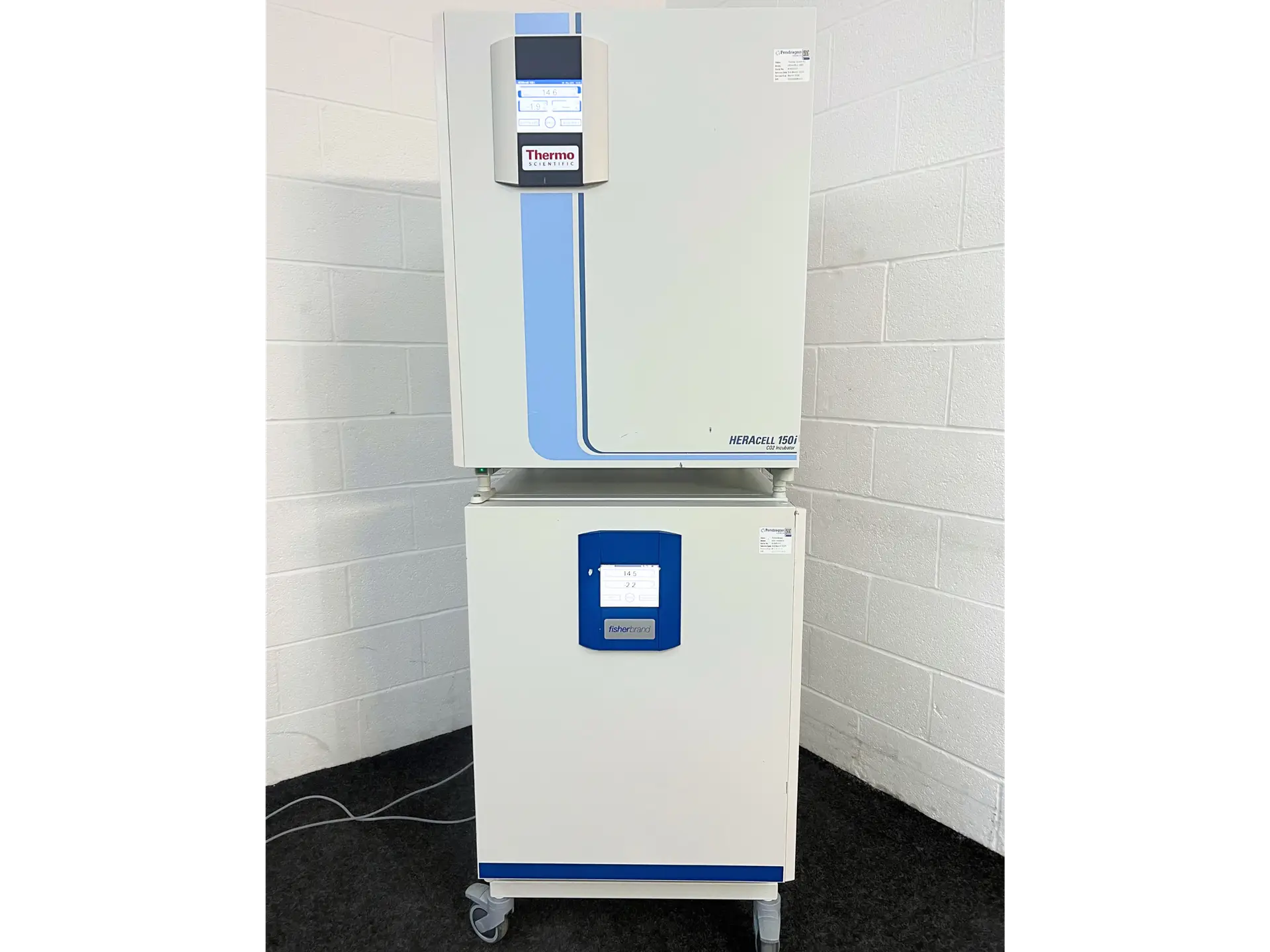 Fisherbrand CO2 incubator and Thermo Heracell 150i CO2 incubator with stacking kit (15)