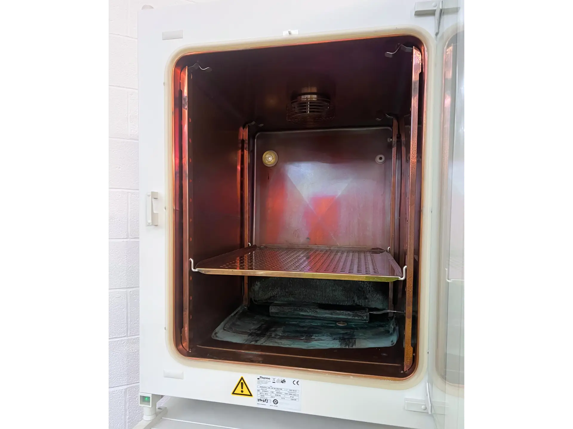 Fisherbrand CO2 incubator and Thermo Heracell 150i (9)