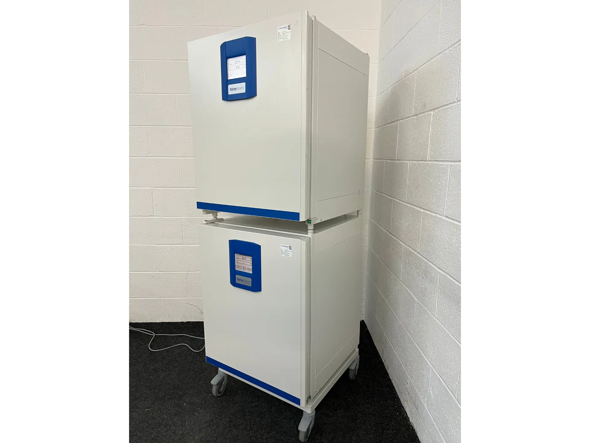Fisherbrand Stacked CO2 Incubators - 42673201 - 42673200 (14)