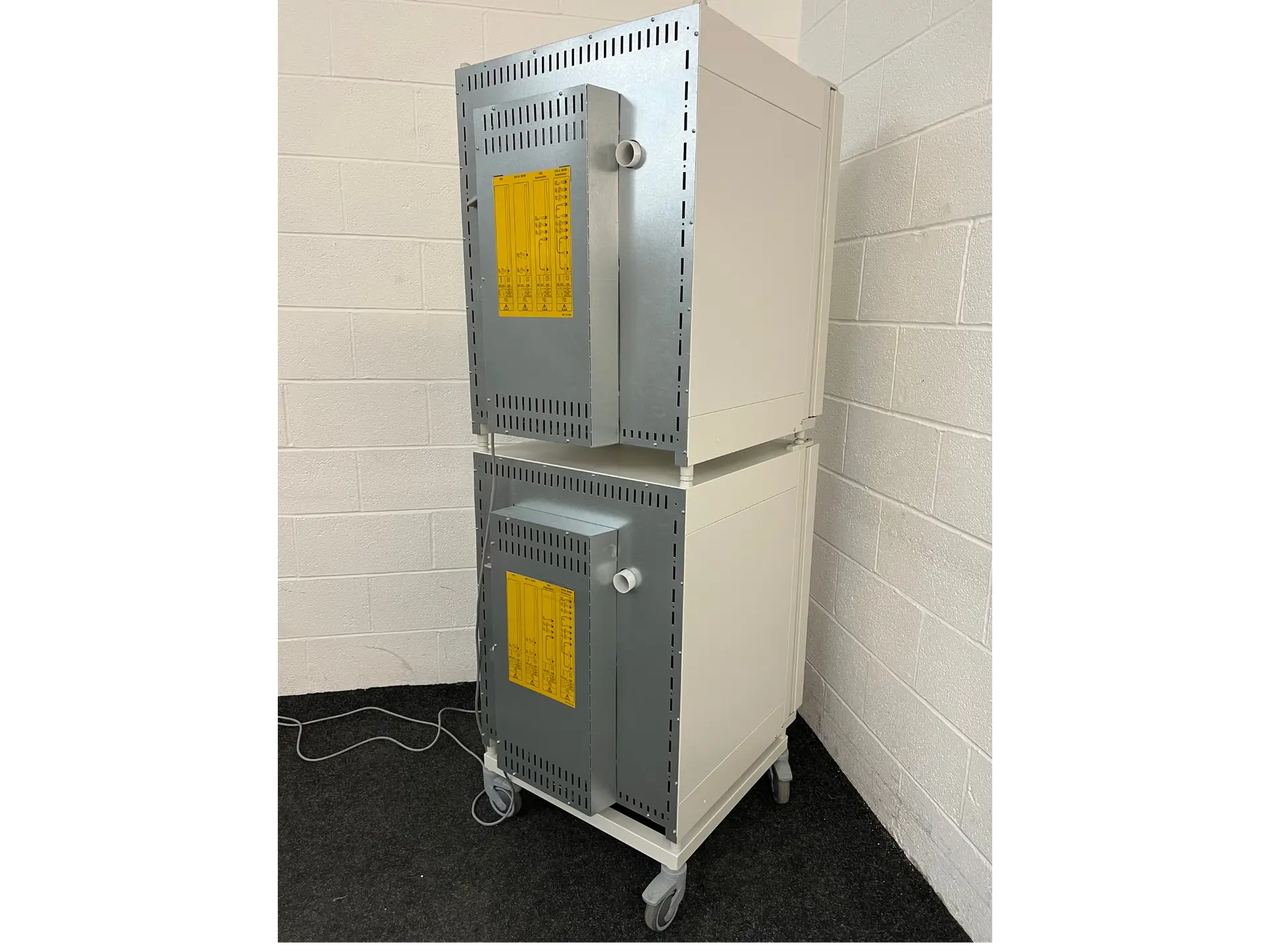 Fisherbrand Stacked CO2 Incubators - 42673201 - 42673200 (5)