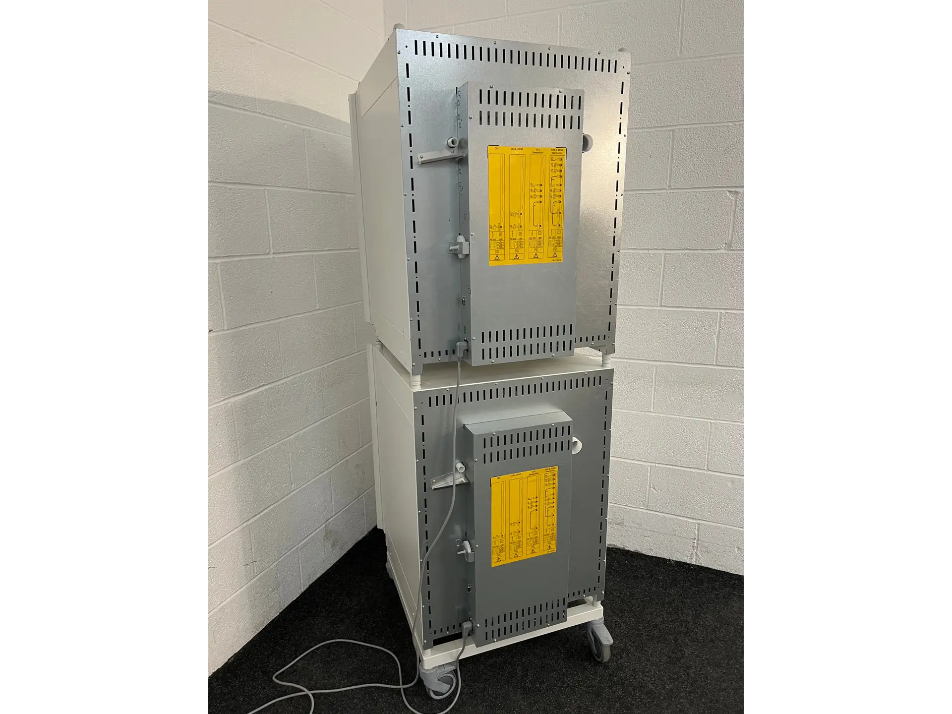 Fisherbrand Stacked CO2 Incubators - 42673201 - 42673200 (6)