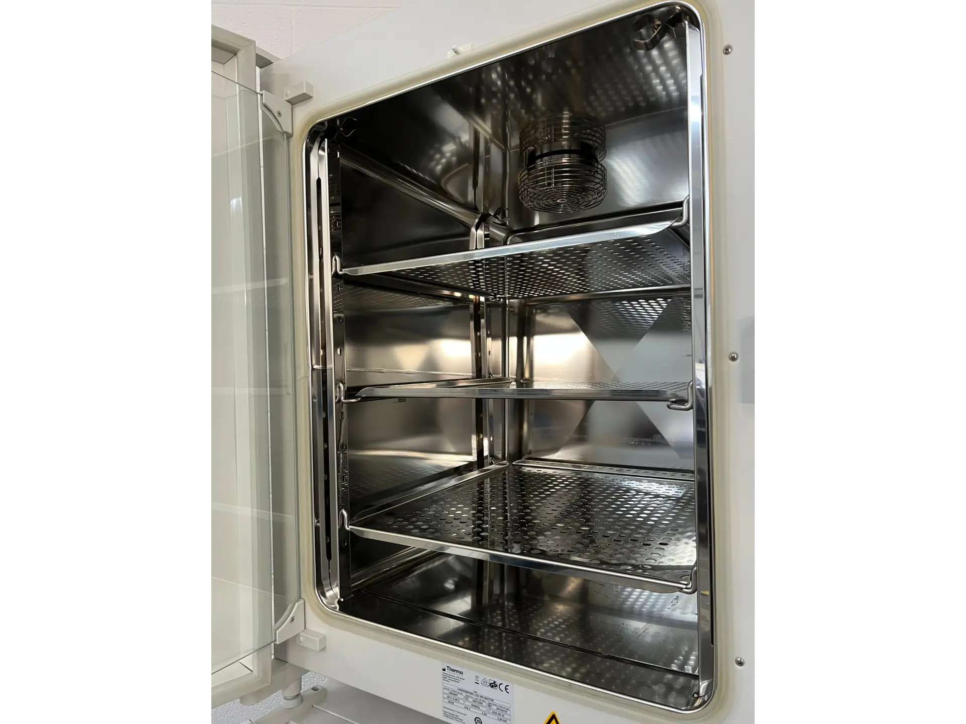 Fisherbrand Stacked CO2 Incubators - 42673201 - 42673200 (9)