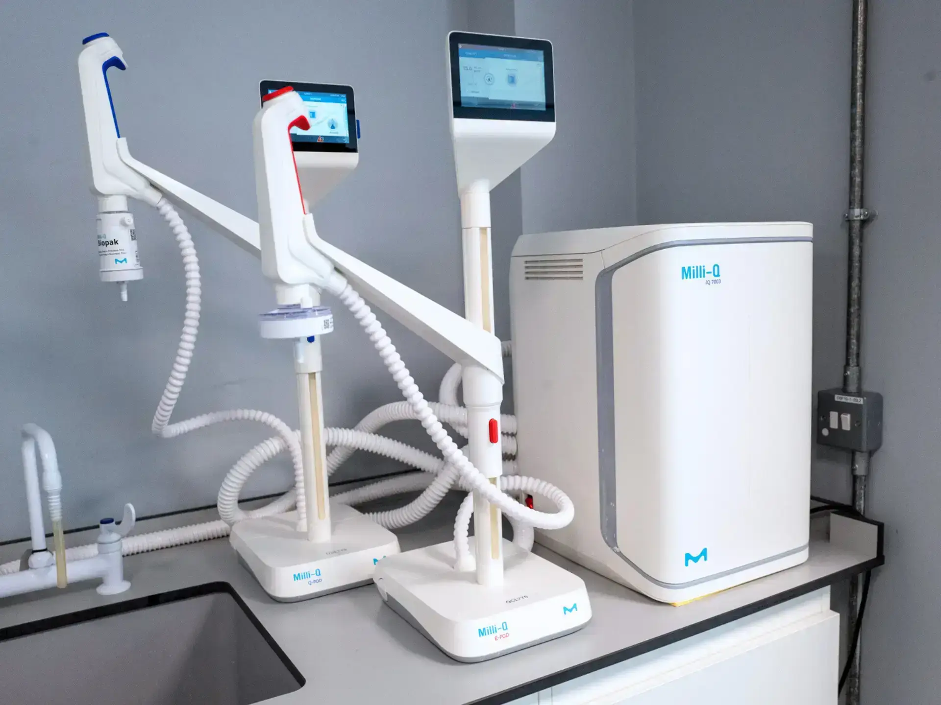 Milli-Q IQ 7003 Ultrapure and Pure Water Purification System