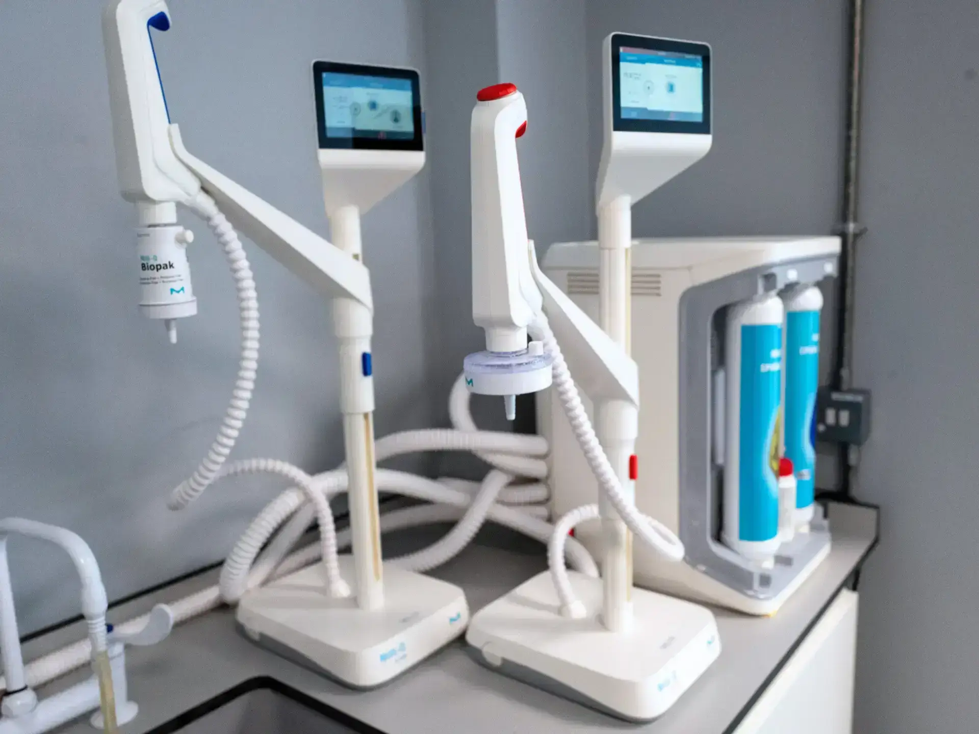 Milli-Q IQ 7003 Ultrapure and Pure Water Purification System