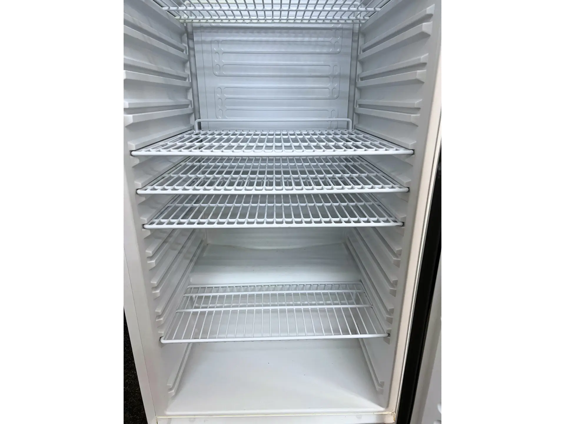 5 Tefcold UR400B Upright Refrigerator
