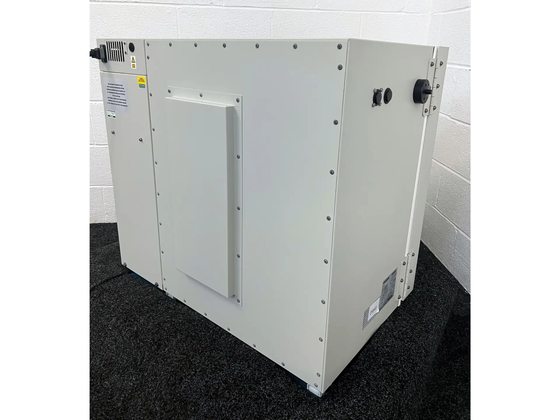 12 New Brunswick Innova U101 ULT Freezer