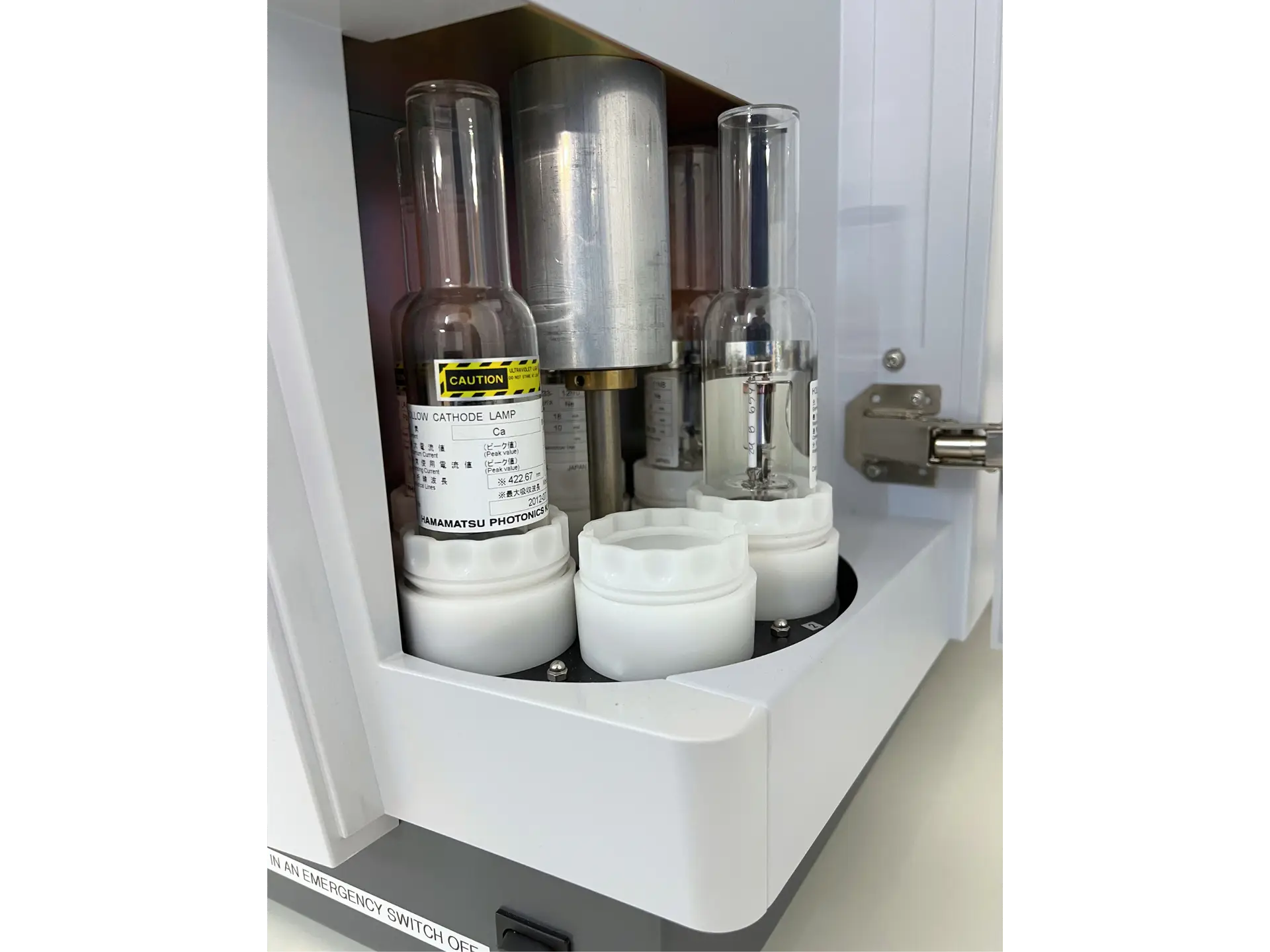 atom820ページ SHIMADZU CORPORATION : The AA-7800 Series Atomic Absorption