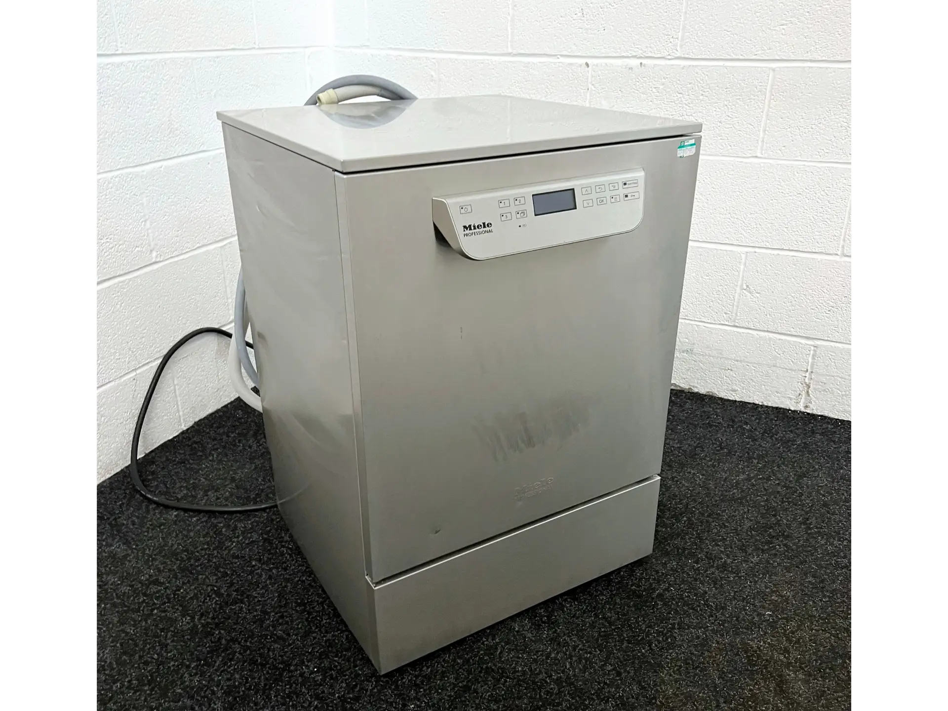 Miele PG 8583 Professional Glasswasher