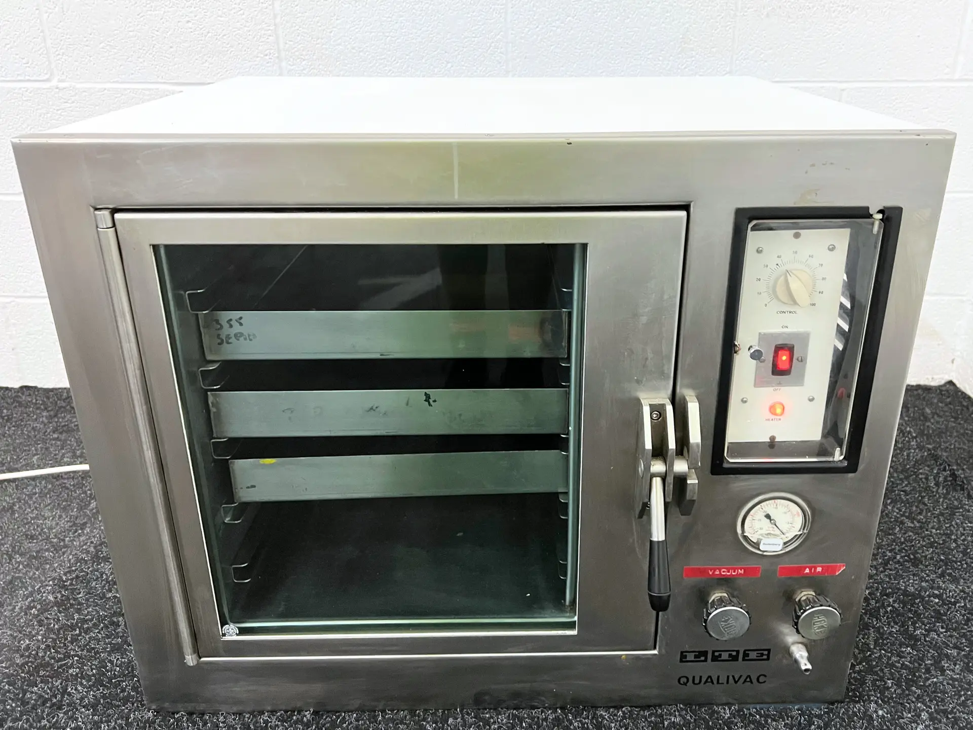LTE Qualivac 63 Vacuum Oven