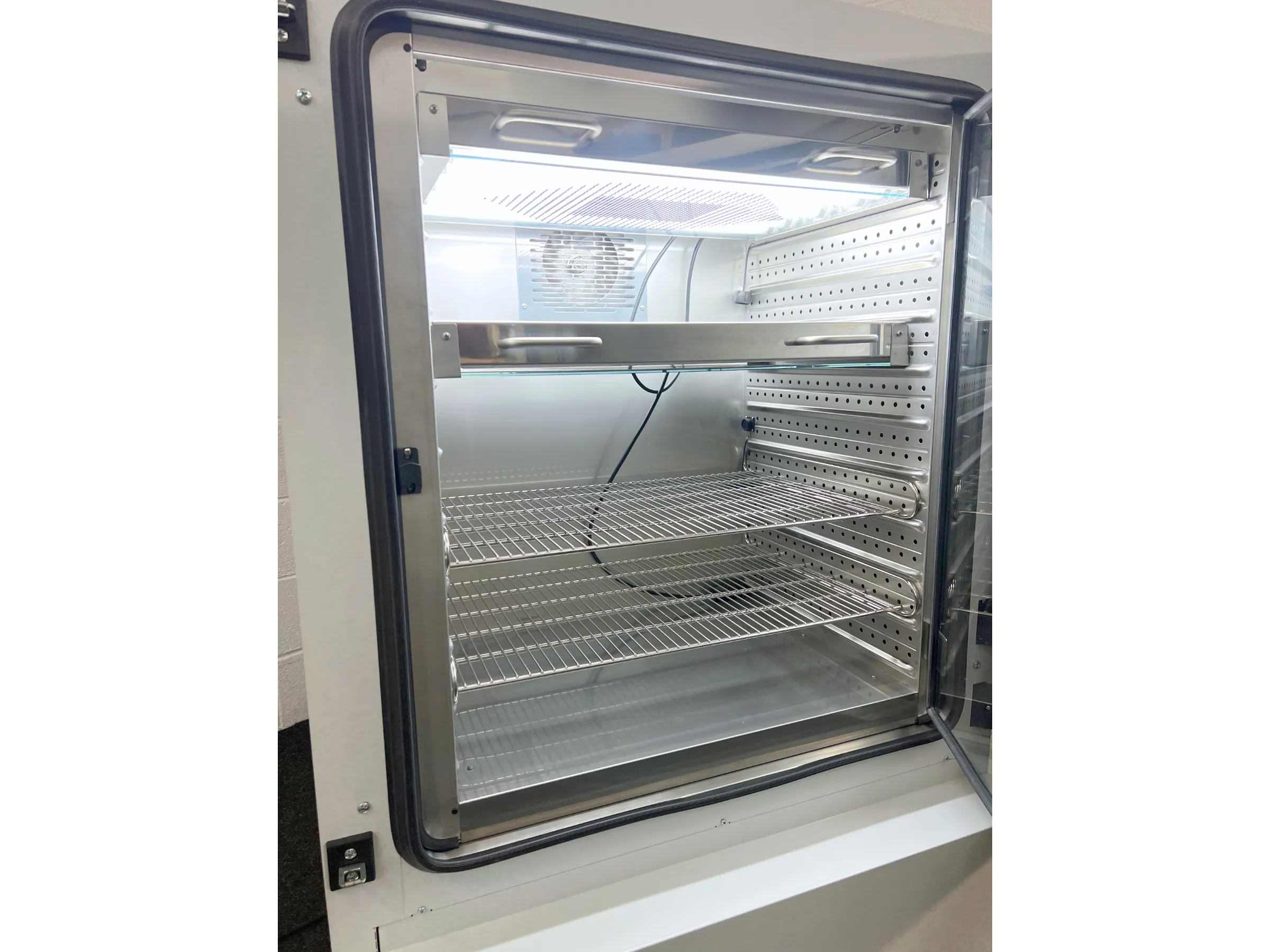 Binder KBWF 240 Growth Chamber