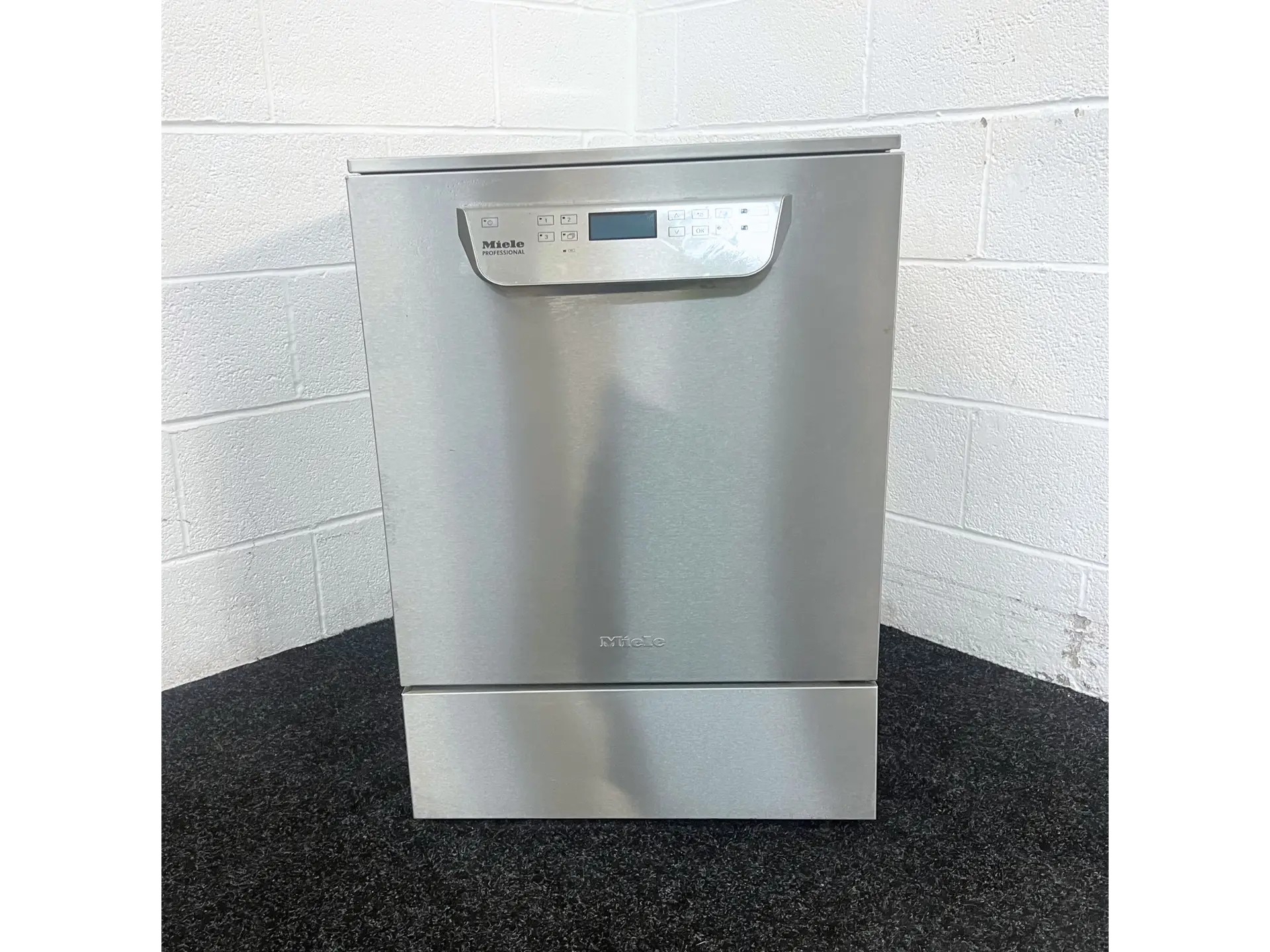 Miele PG 8583 Professional Glasswasher