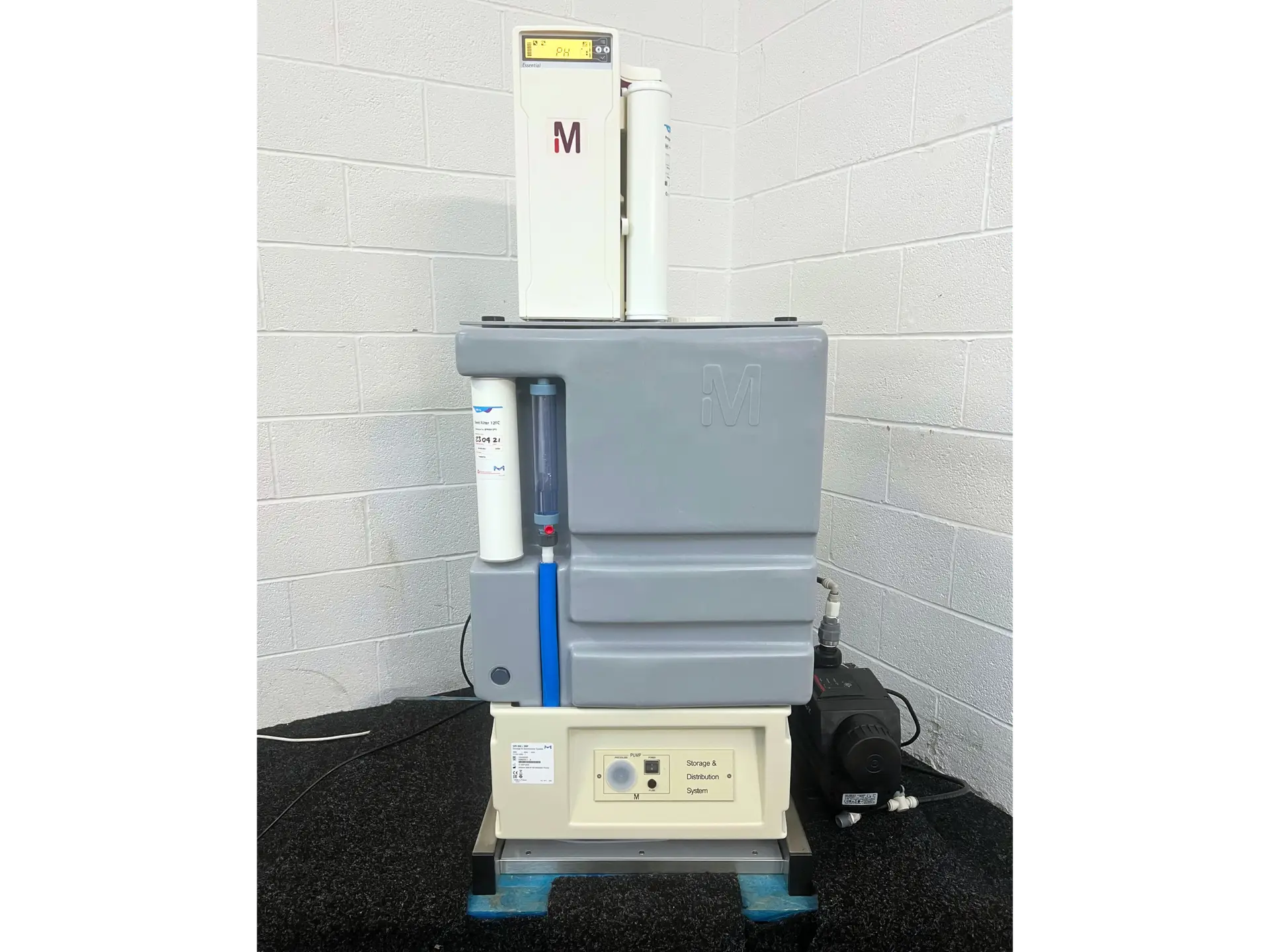 Millipore Elix Essential 10 UV Water Purification System