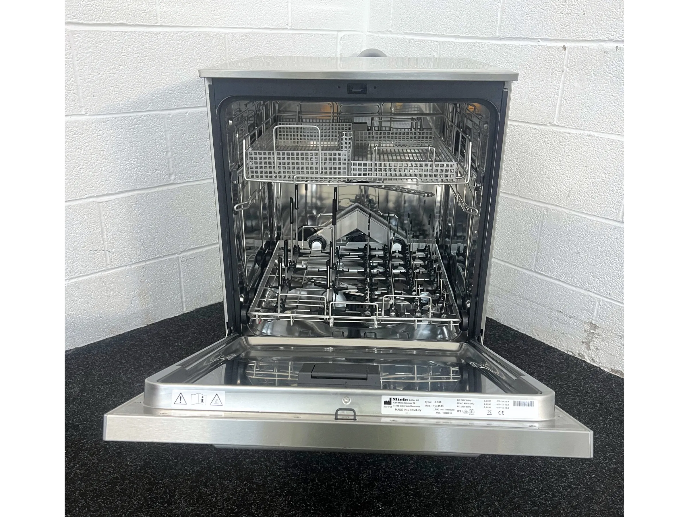 Miele PG 8583 Professional Glasswasher
